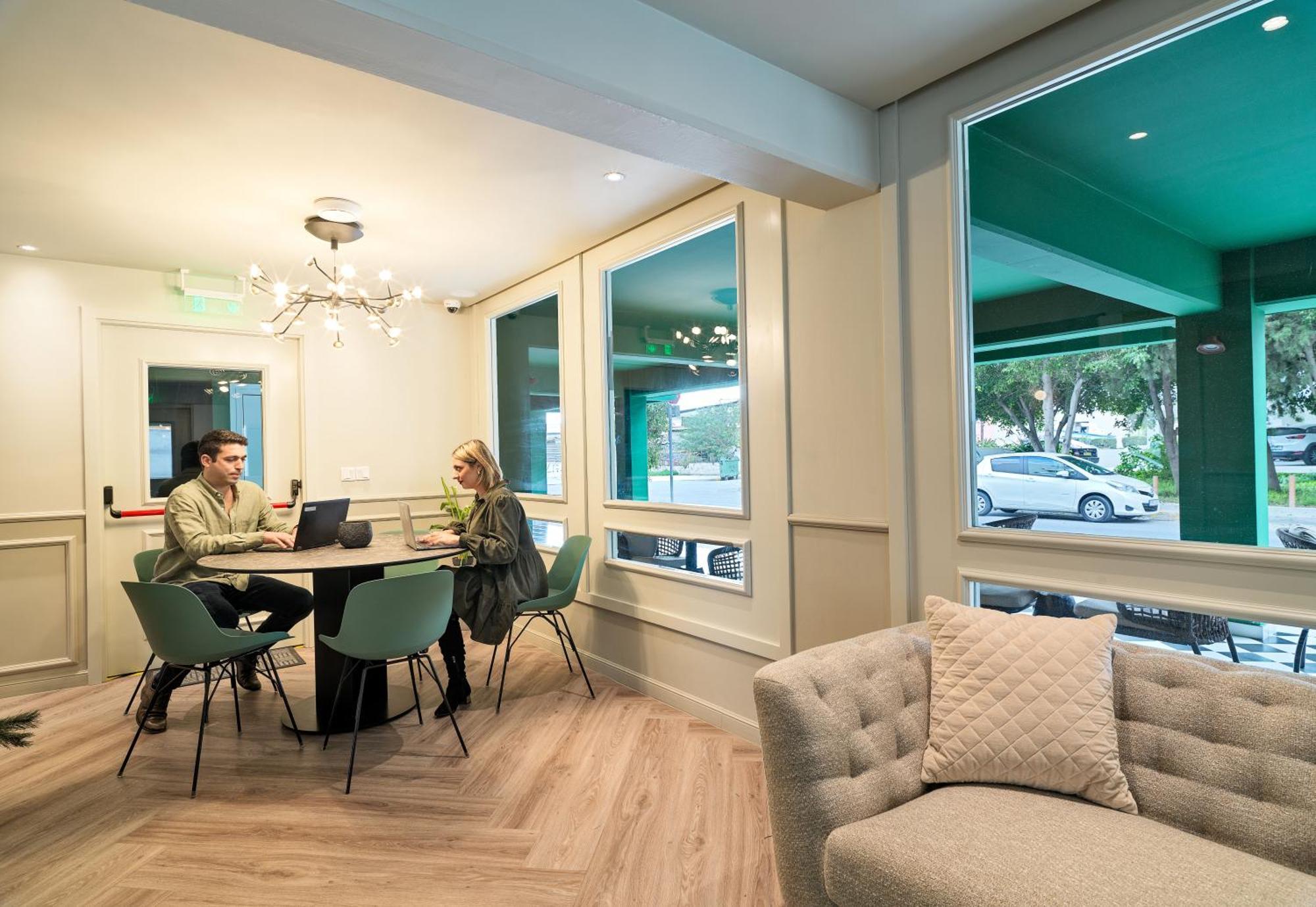 Liv The City Suites Adults Only لارنكا المظهر الخارجي الصورة
